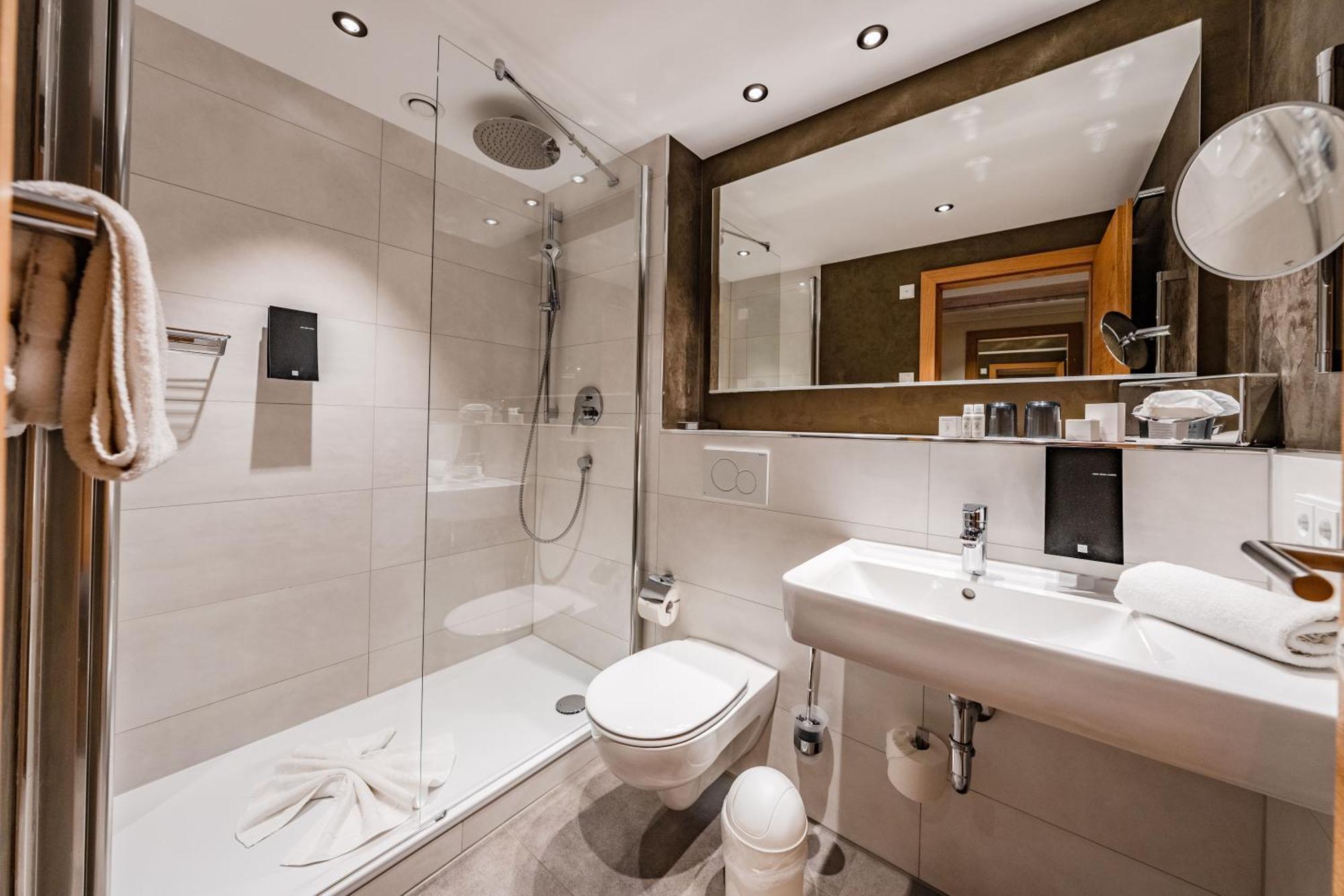 Single Room Lake View,1672570333:JPEG
