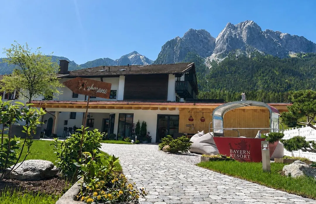 Bayern Resort Hotel - Adults only - mit Zugspitzblick - Eibsee-Nähe - Wellnessbereich - Naturpool im Sommer-1